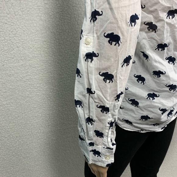 Ann Taylor All Over Elephant Print Button Up Shirt Womens S Novelty Preppy - Picture 5 of 6